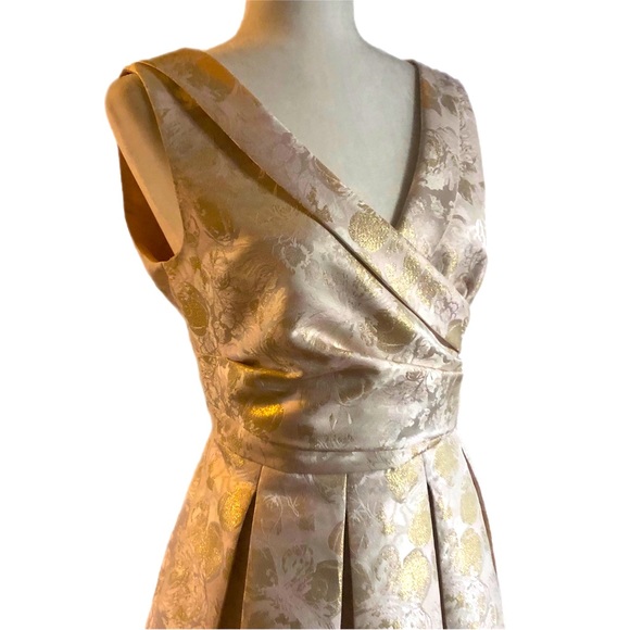 Tahari Cream Blush and Metallic Gold Floral Print Vintage Inspired Dress Sz 8 - Picture 3 of 9
